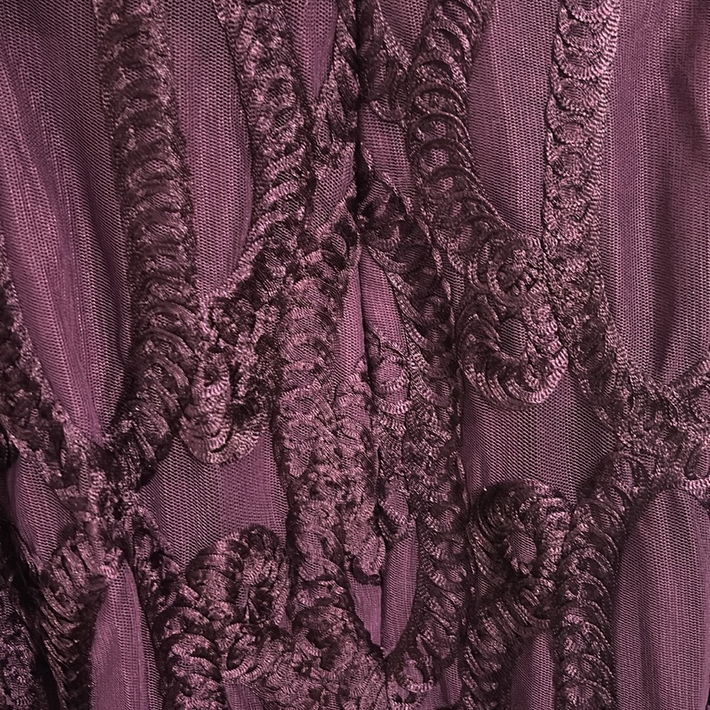City Chic Fitted Strapless Dress with Embroidered Overlay. Size 20 - Picture 5 of 8